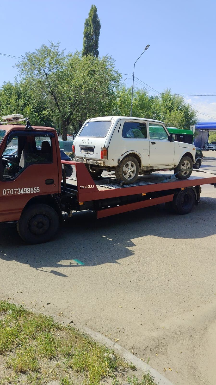 Перевозка автомобиля на эвакуаторе